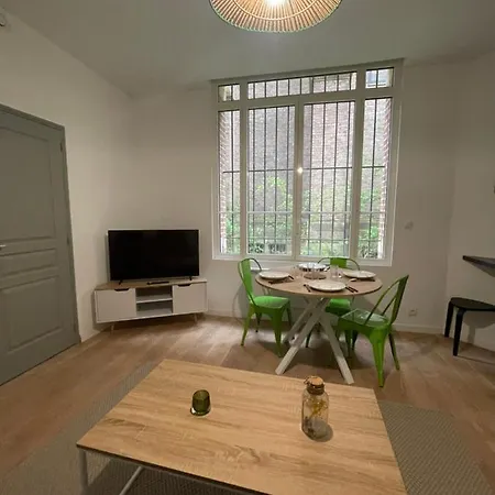 L'oratoire Apartment *